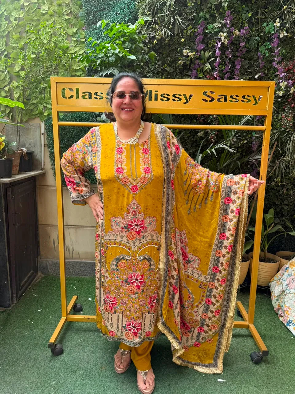 Philori Bagh Suit Set - View 2