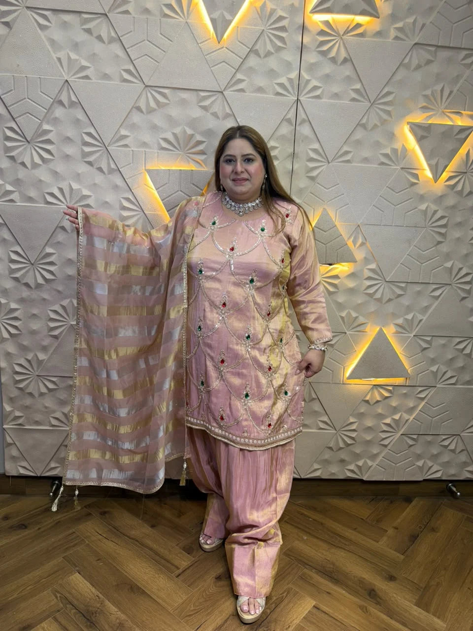 Aarshvi Farshi Suit