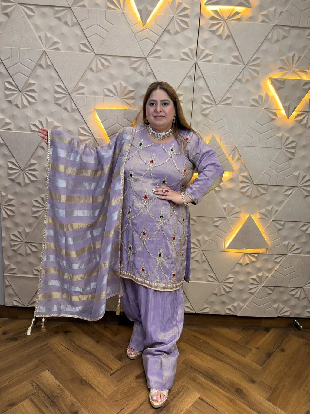 Aarshvi Farshi Suit