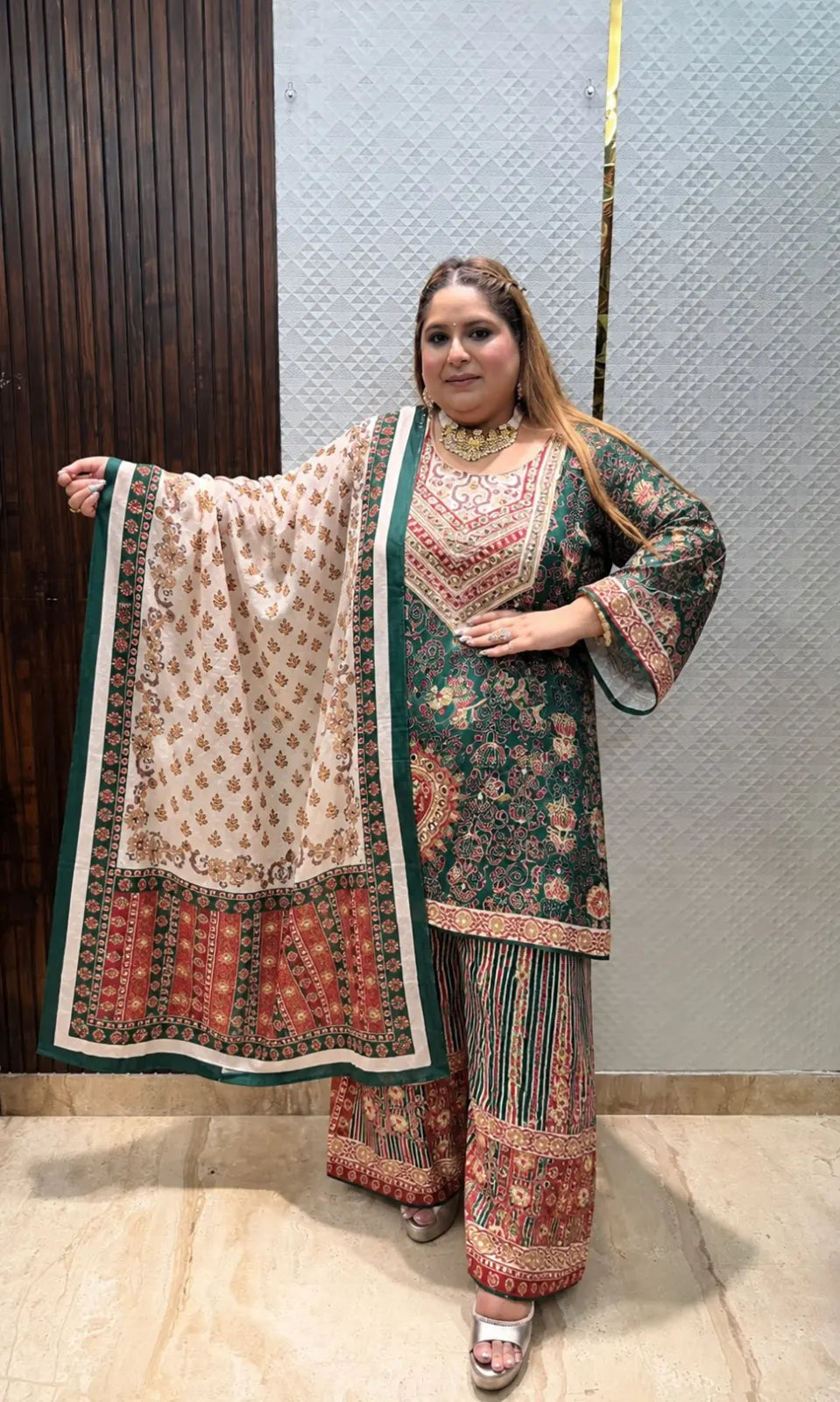 Roohani Suit Set